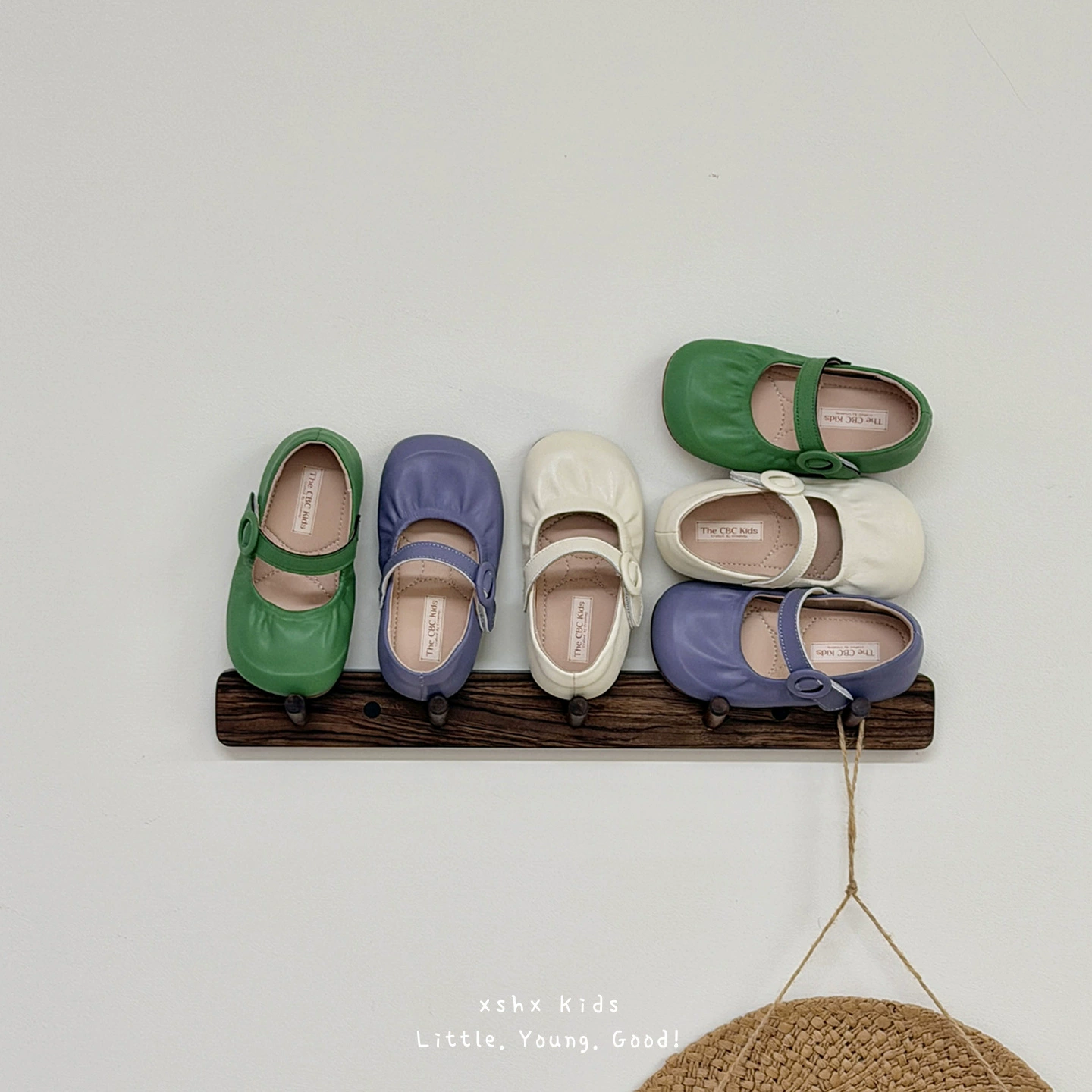 XSHX Zapatos Mary Jane Anchos para Niñas, con Velcro y Suela de Goma Antideslizante para Todas las Estaciones · MOHE China shoe factory