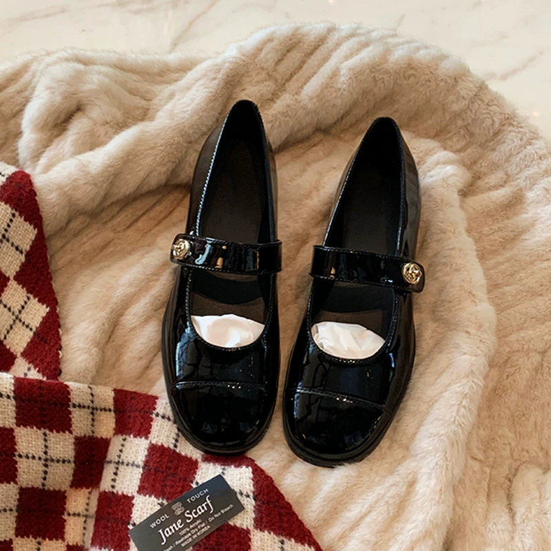 Nouvelles chaussures plates Mary Jane à bride et boucle métallique printemps, bout rond, talon épais, chaussures en cuir rouge pour femmes