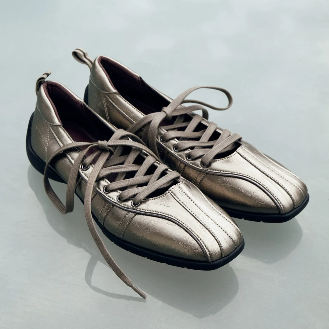 Mary Janes lacets tech été pour femme 2026, ballerines plates bout carré décontractées · MOHE China shoe factory
