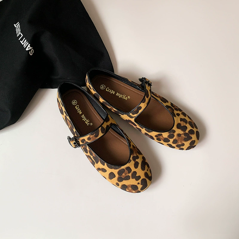 Sapatos Bailarina Mary Jane Spring 2025 de Bico Redondo com Estampa de Leopardo e Tira Rasteira