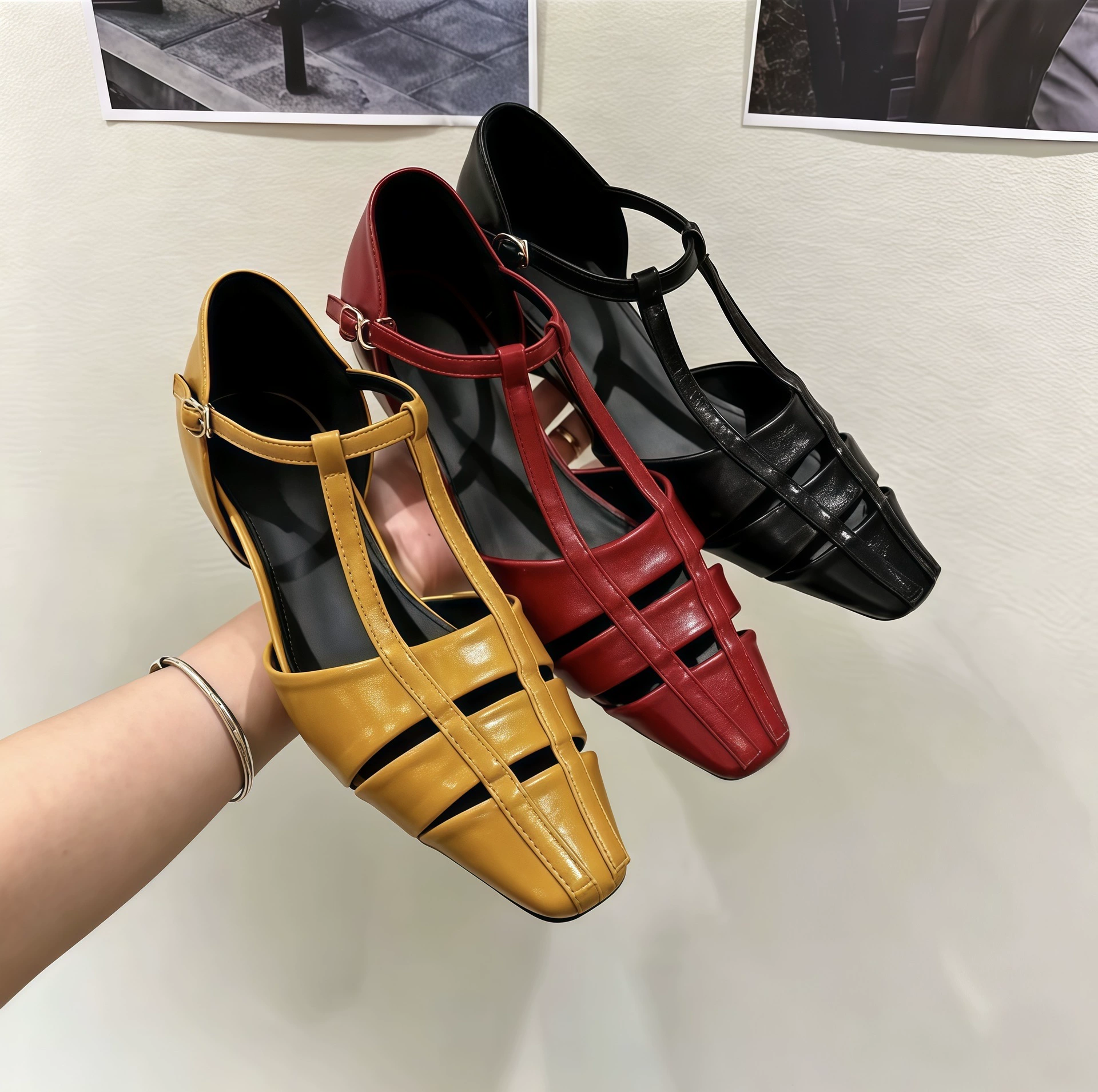 Chuyuji versteckte Keil-französische Retro-Ausschnitt-Sandalen, eckige Zehen T-Strap