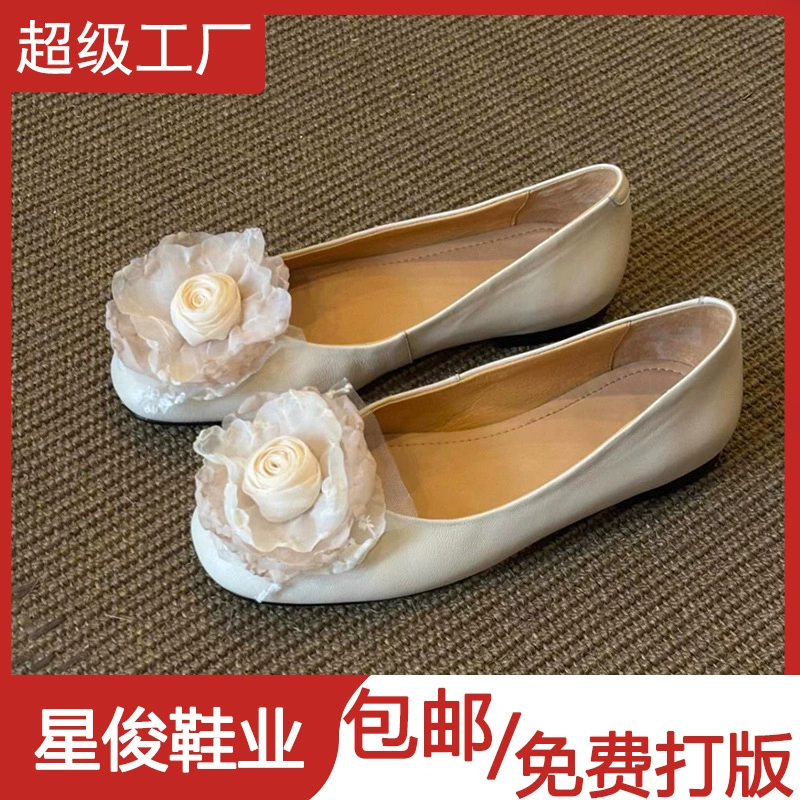 حذاء باليه مسطح فرنسي جديد أنيق بزهرة 2026 صيف جديد ناعم بارتفاع فردي للخارج · MOHE China shoe factory