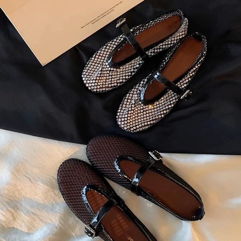 Bailarinas Mary Jane de punta redonda con hebilla de pedrería, suela plana, verano