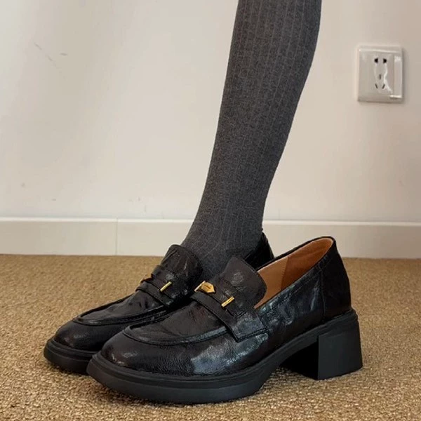 Primavera Novo Retro Britânico Mocassins Femininos Bico Redondo Salto Chunky Preto · MOHE China shoe factory
