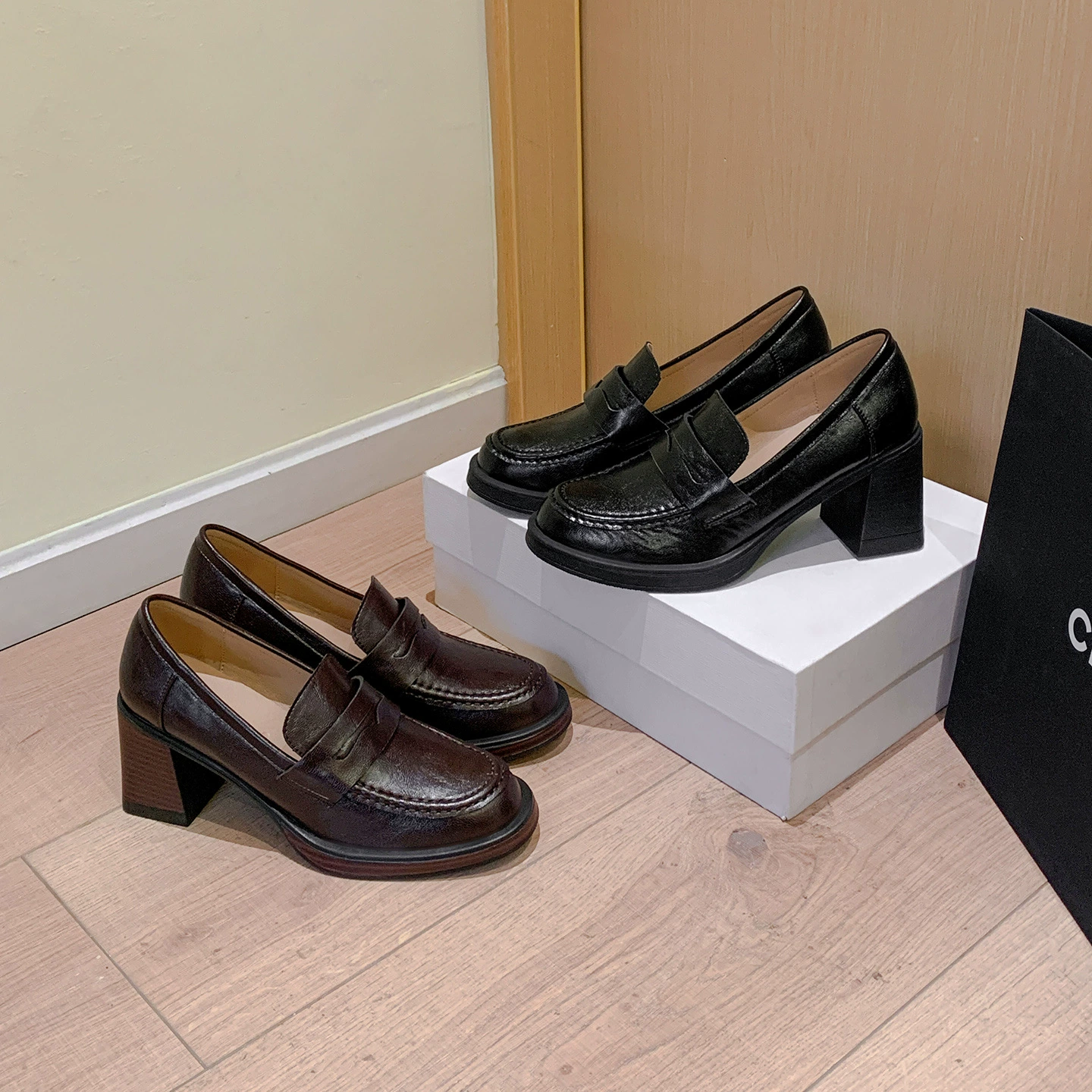 Mocassins femme talon, style britannique, cuir rétro, slip-on, bureau · MOHE China shoe factory