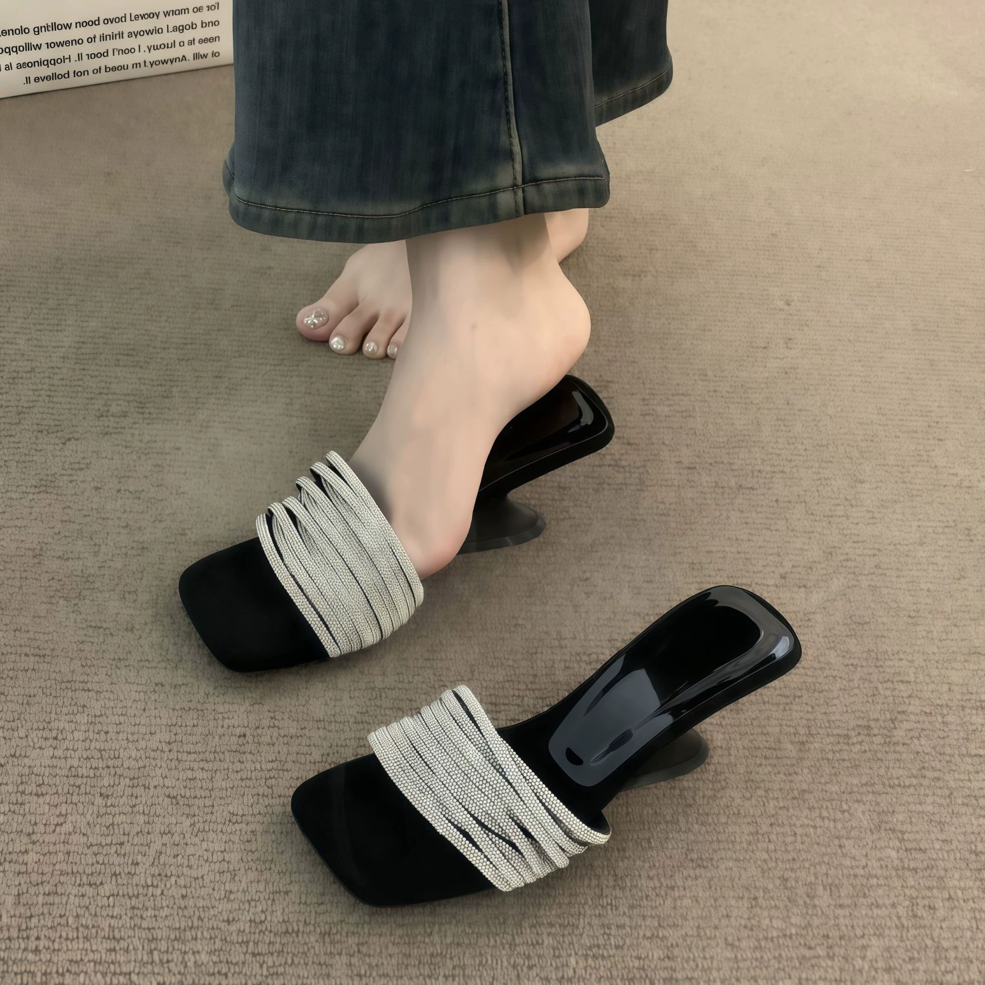 Chinelos Chuyuji Femininos Salto Cunha Preto 2026 Verão Salto Alto para Vestidos · MOHE China shoe factory