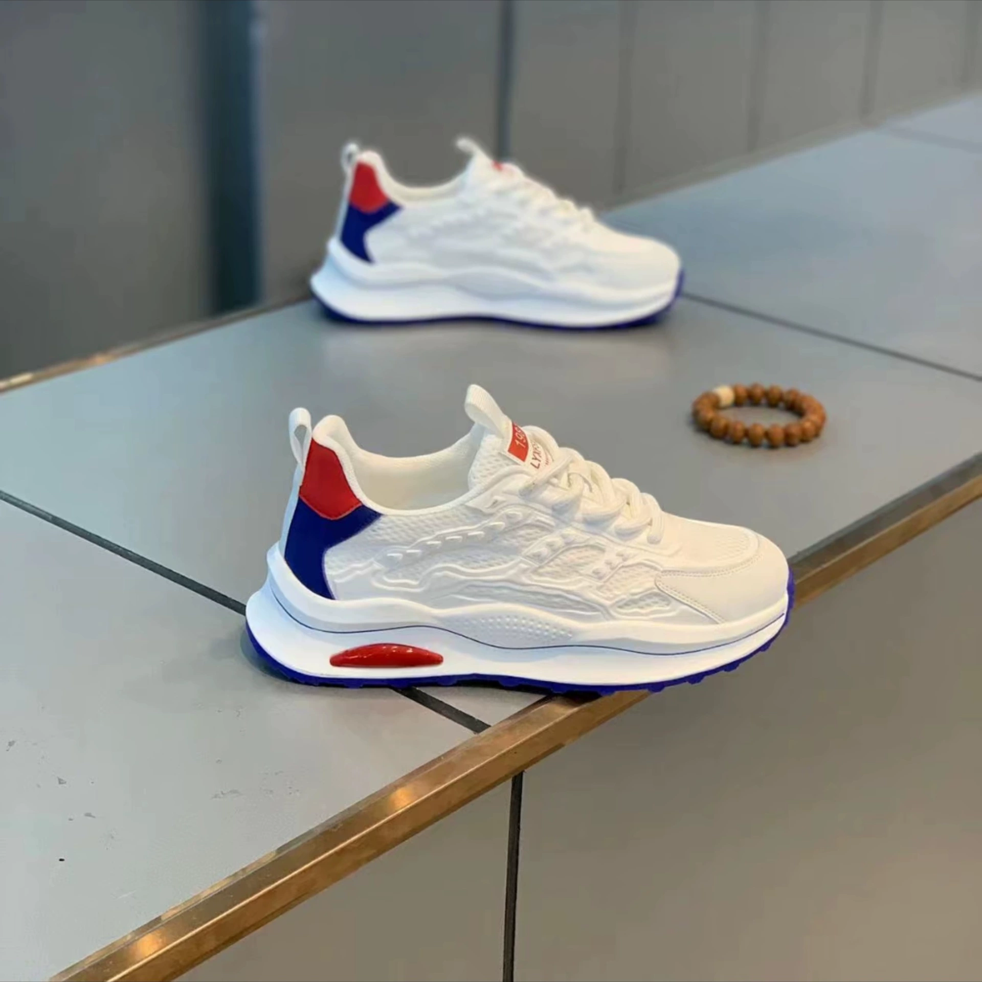 Herrenschuhe 2026 Neu Sommer atmungsaktiv, weißes Mesh dicke Sohle Dad-Schuhe Höhenzuwachs