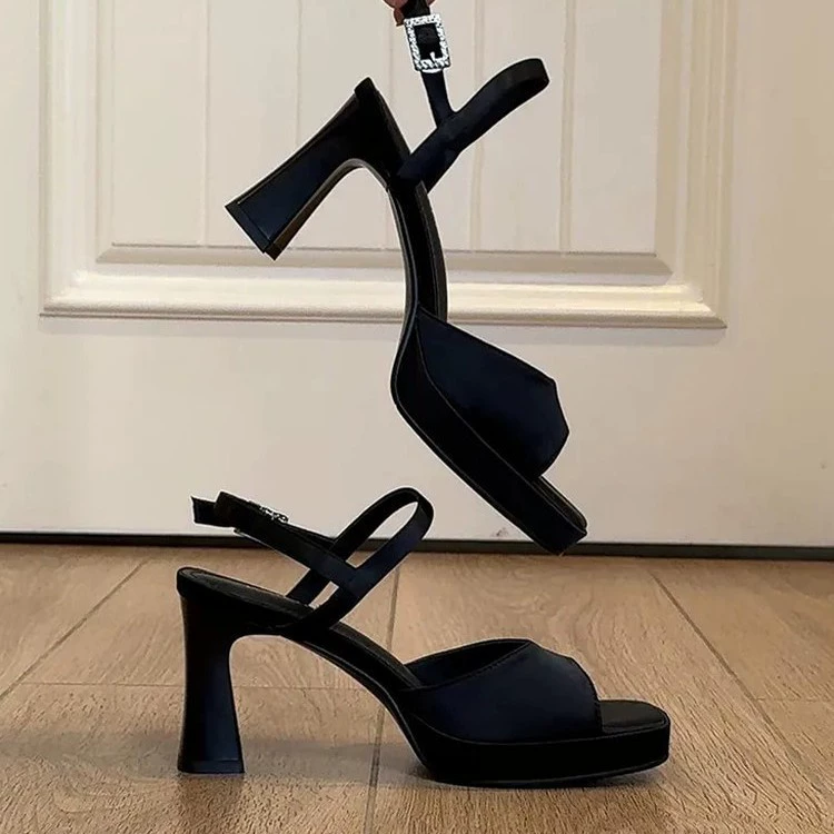 صندل نسائي بكعب عالٍ صيف 2026 بمقدمة مربعة ومنصة وكعب روماني سميك · MOHE China shoe factory