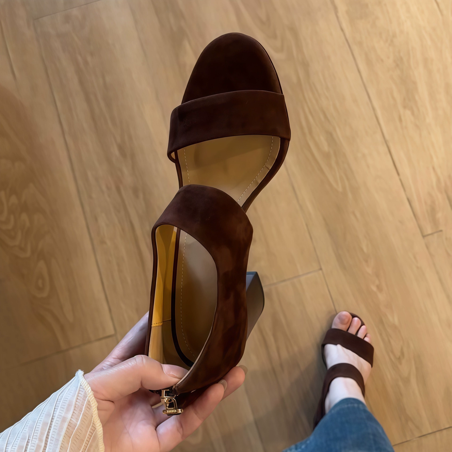 Sandálias Romanas Elegantes e Minimalistas para Mulheres, Sapatos de Salto Baixo Confortáveis · MOHE China shoe factory