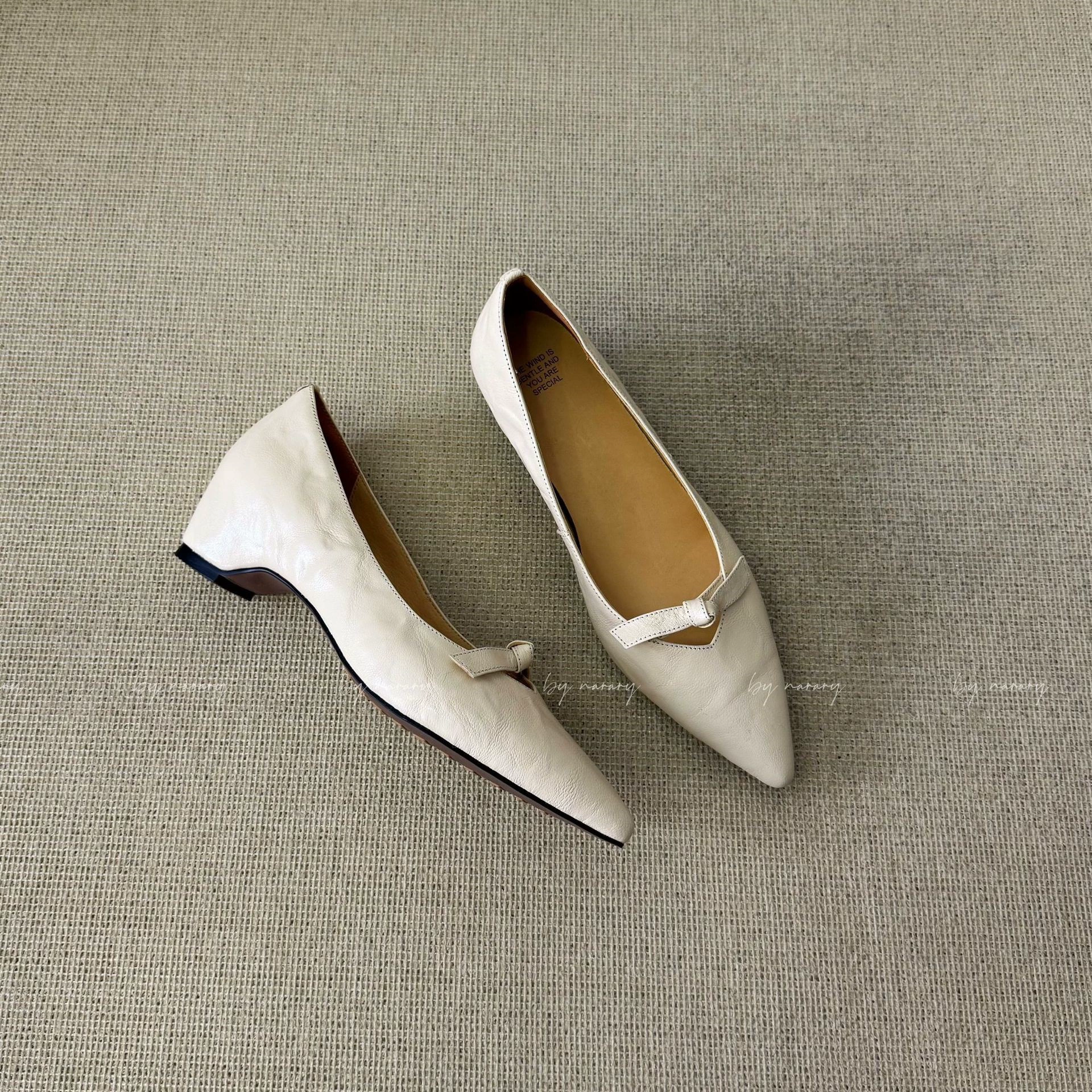 أحذية ماري جين بإصبع مدبب وقوس للنساء، للمكتب، انزلاق، زيادة ارتفاع داخلي · MOHE China shoe factory