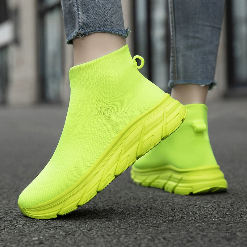 Nouvelles chaussures de sport en tricot respirant pour hommes, été, slip-on, légères, noires, course · MOHE China shoe factory