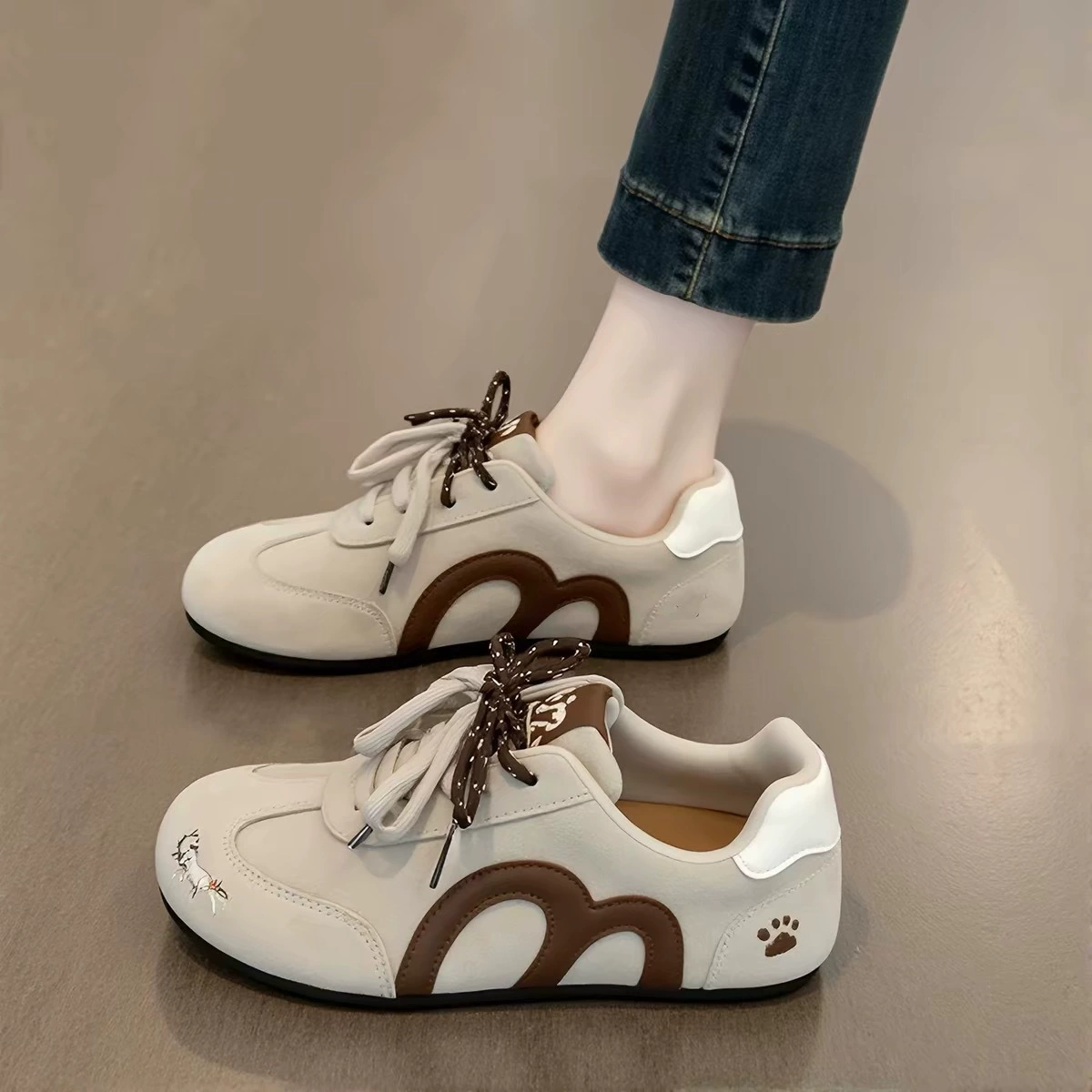 Été 2026 Chaussures d'entraînement rétro allemandes pour femmes, lacets colorés, semelle souple, baskets décontractées · MOHE China shoe factory