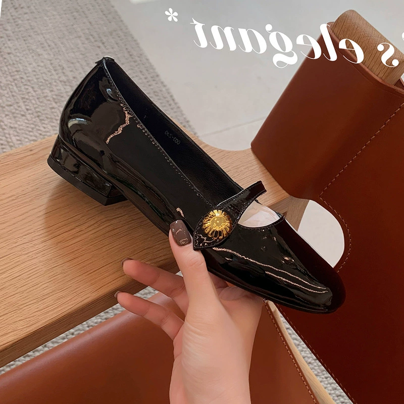 Neue French dicke Sohle Retro Leder Mary Jane Flats für Damen runde Zehe Goldschnalle · MOHE China shoe factory