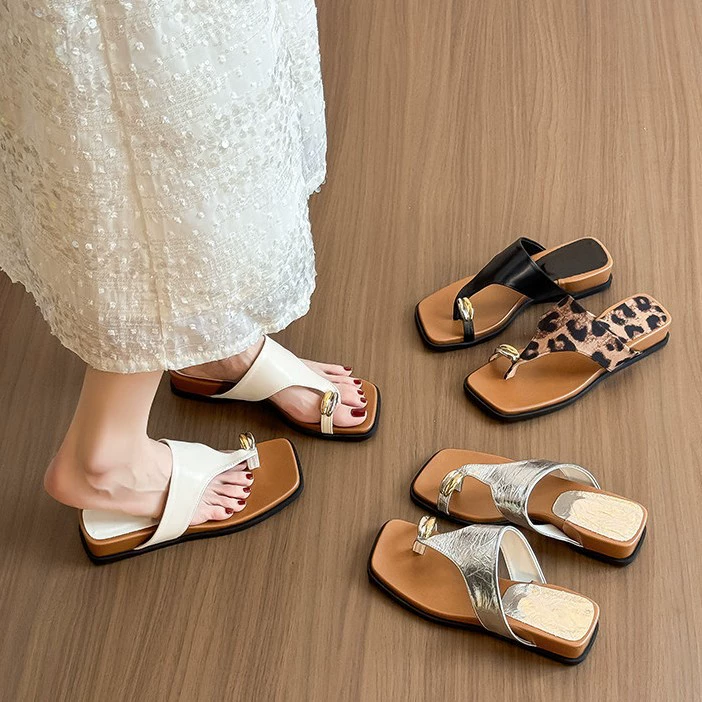 Damen Gold Schnalle Zehenring Weiches Leder Plattform Sandalen Sommer Beach Slides 2026 Neu · MOHE China shoe factory