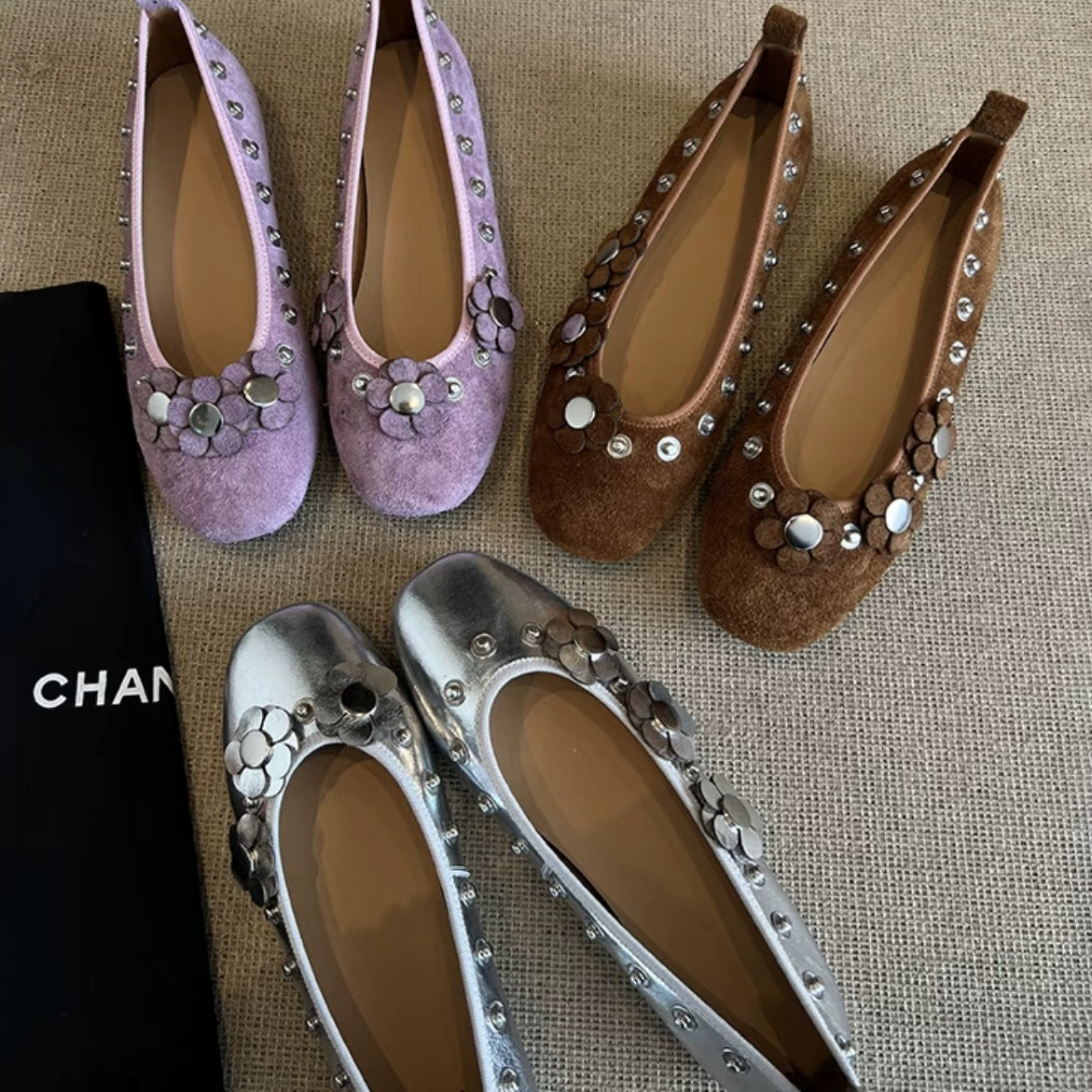 Printemps Été nouvelles chaussures de ballet à fleurs rivet design niche pour femme 2025, françaises, plates, basses, chaussures uniques · MOHE China shoe factory