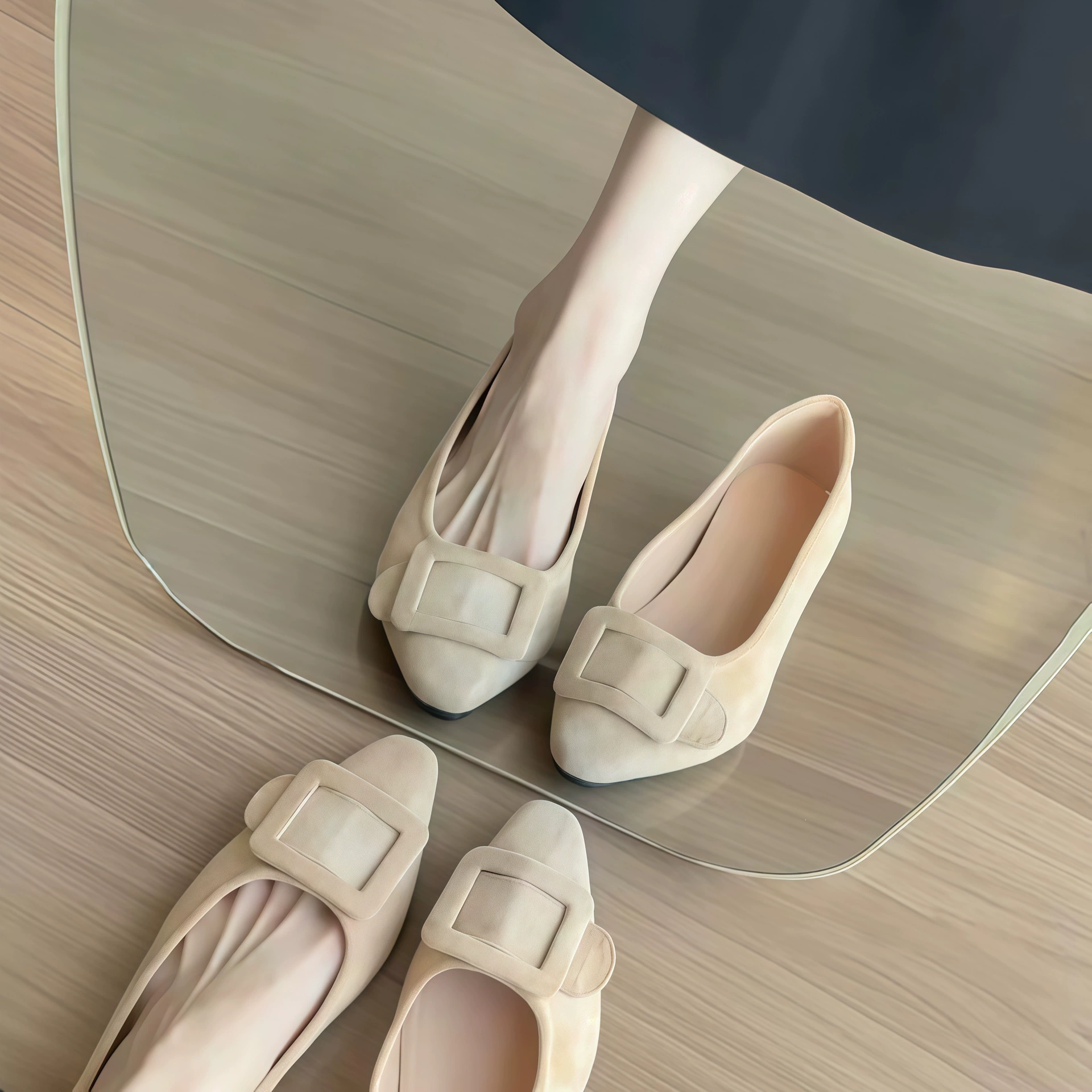 Chuyuji Chaussures plates compensées cachées françaises rétro 5cm femmes 2026 printemps été boucle carrée velours Mary Jane · MOHE China shoe factory