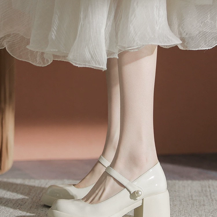 Chaussures Mary Jane à talons compensés, chaussures féériques à bout ouvert perles français 2025 rétro · MOHE China shoe factory