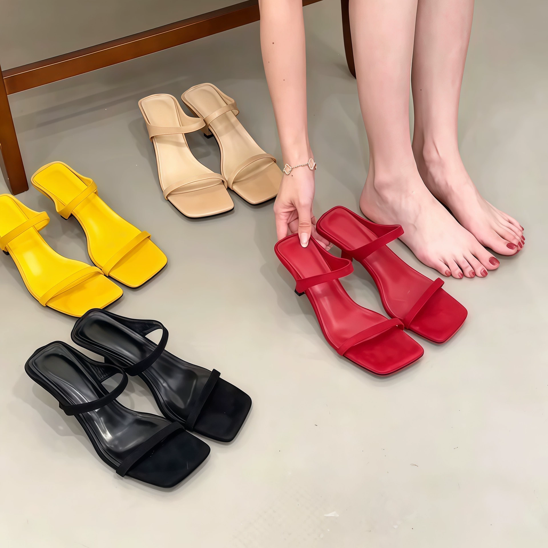Chuyuji Damen Quadratische Zehen Stilettoabsatz Sandalen, Pendler-Stil, Sommer 2026