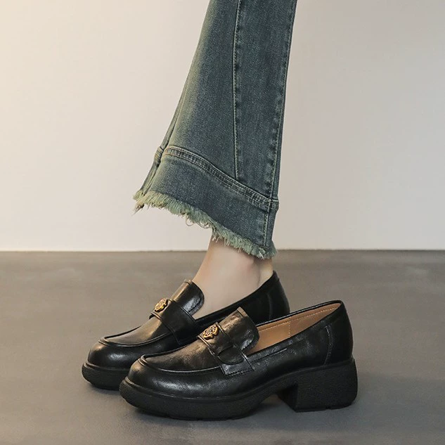 Damen Loafer mit Kamelie, dicke Sohle, weiches Leder, Britischer Stil, 2025 · MOHE China shoe factory