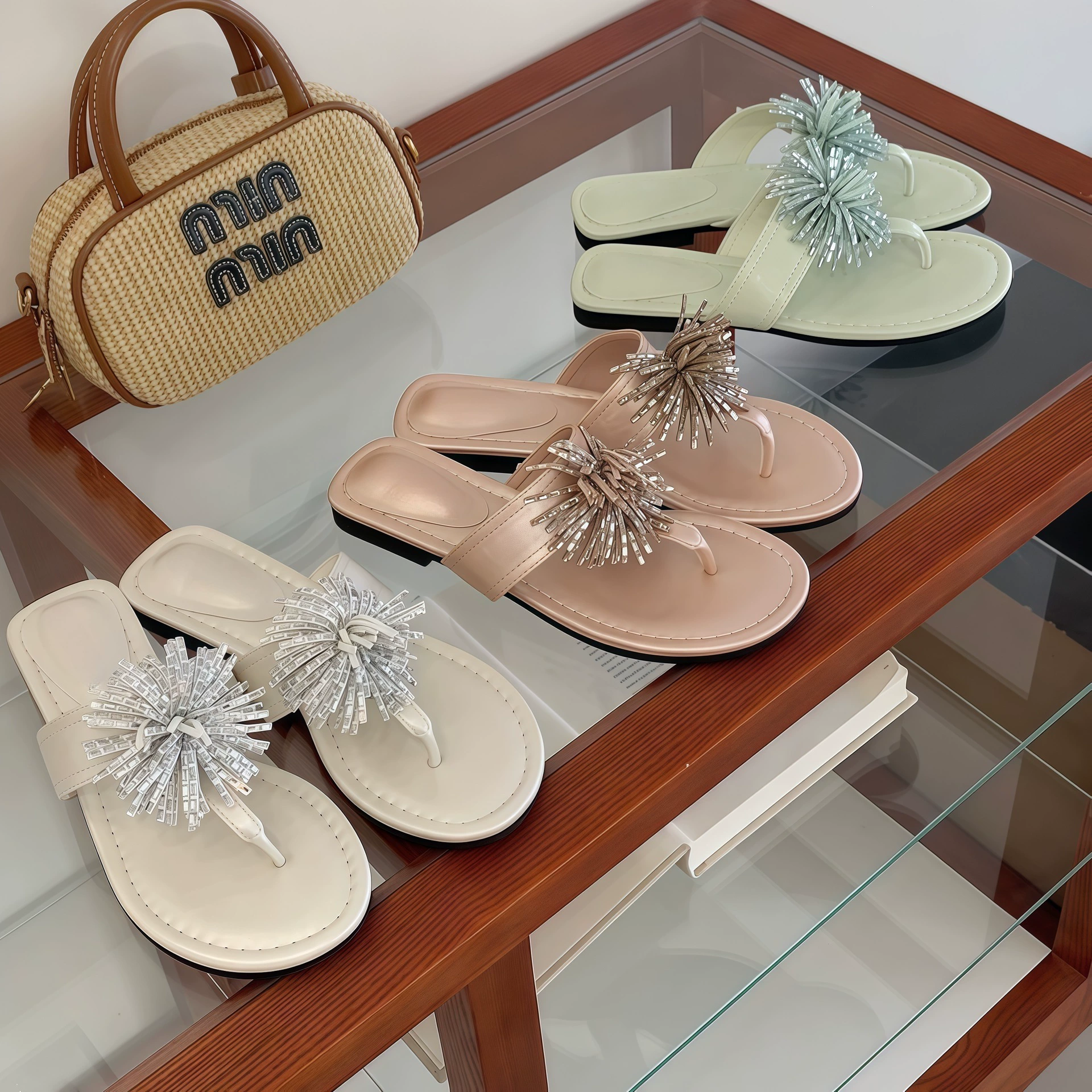 شبشب مسطح بناريات راينستون للنساء صندل كاجوال صيفي · MOHE China shoe factory
