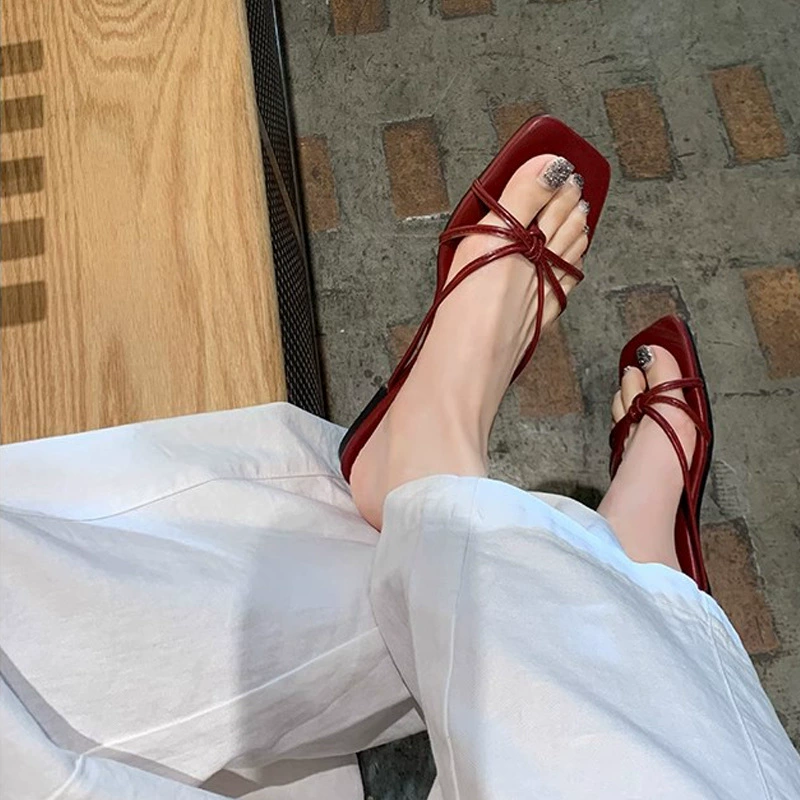 Sandalias de tiras de punta cuadrada con tacón grueso, huecos, verano