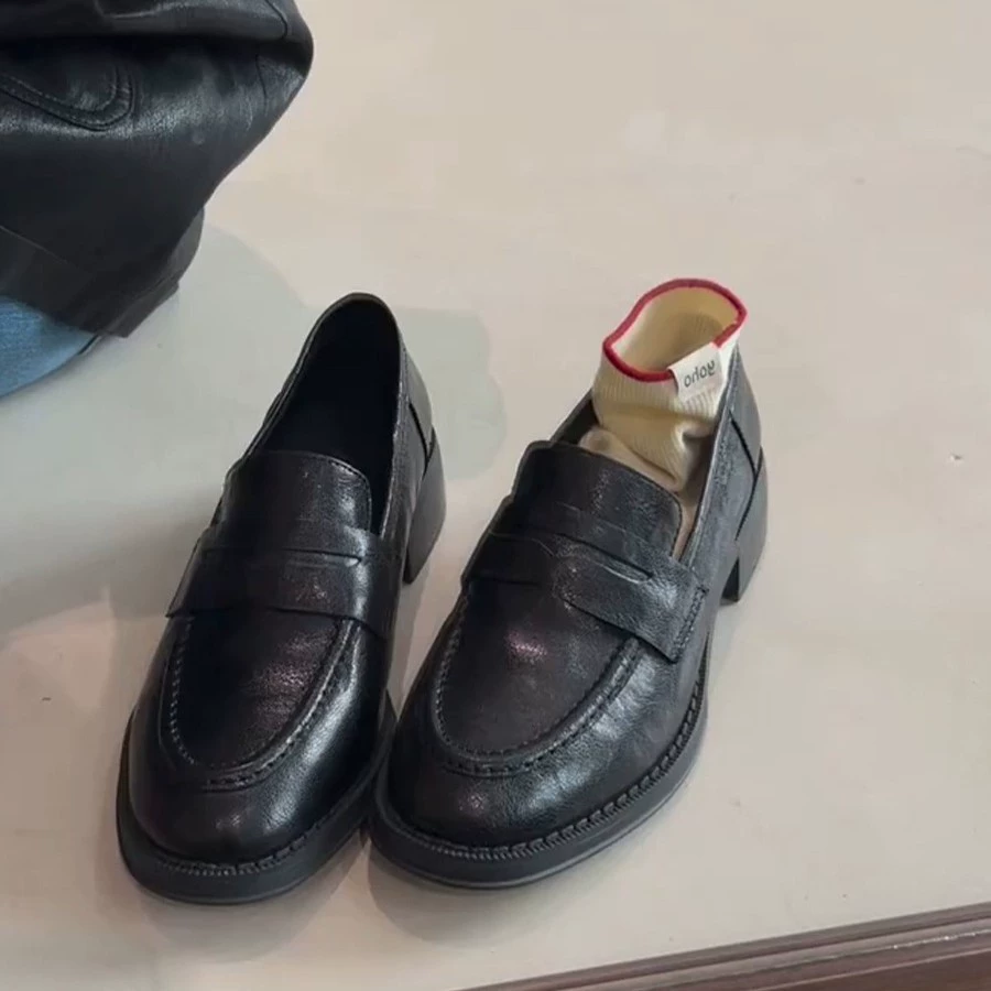 Mocassins femme semelle épaisse, talon épais, style britannique, cuir rétro, 2025 · MOHE China shoe factory
