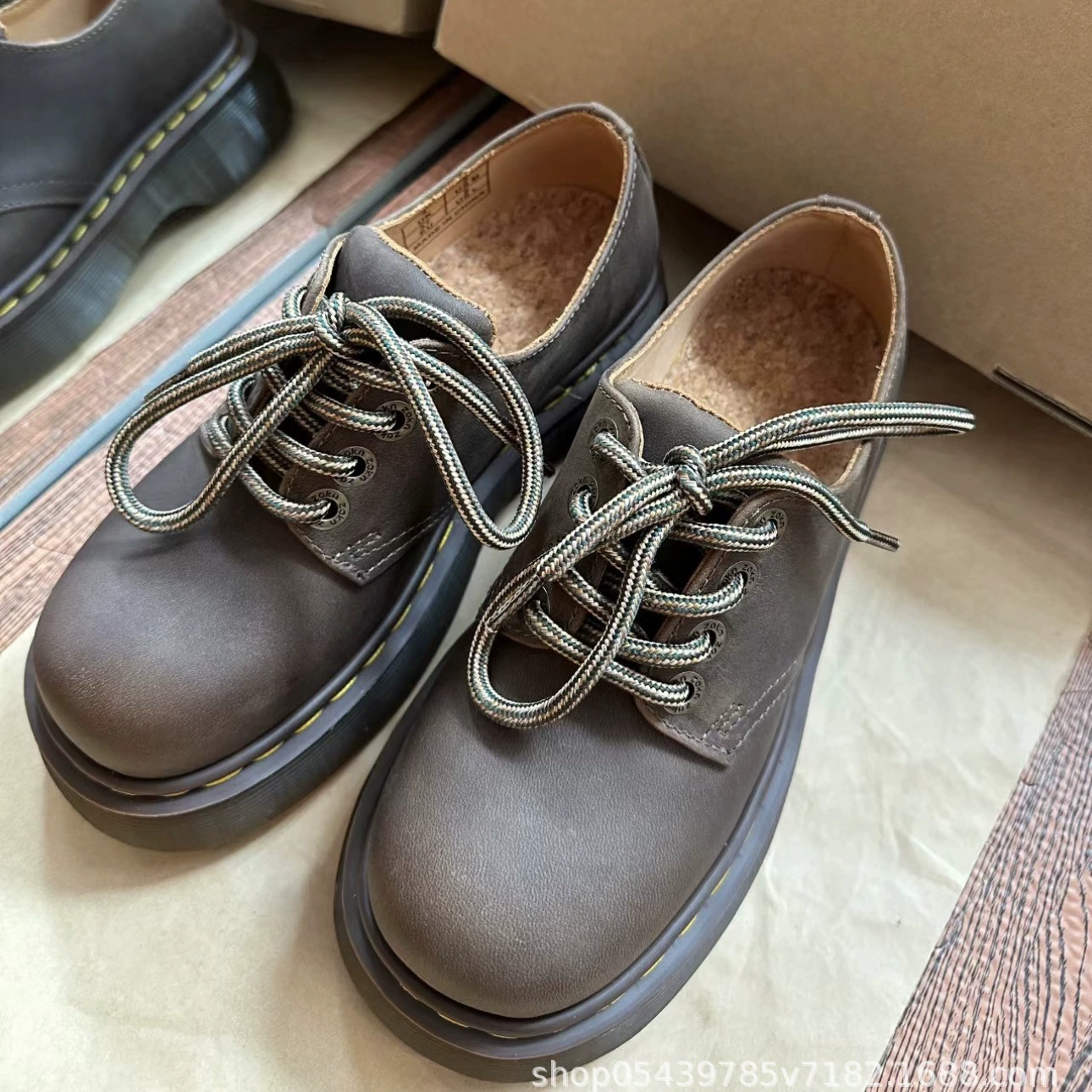Chaussures cuir semelle épaisse pour femmes, 2025 nouveau, style britannique polyvalent, marron rétro, semelle épaisse, college, lacets, mocassins