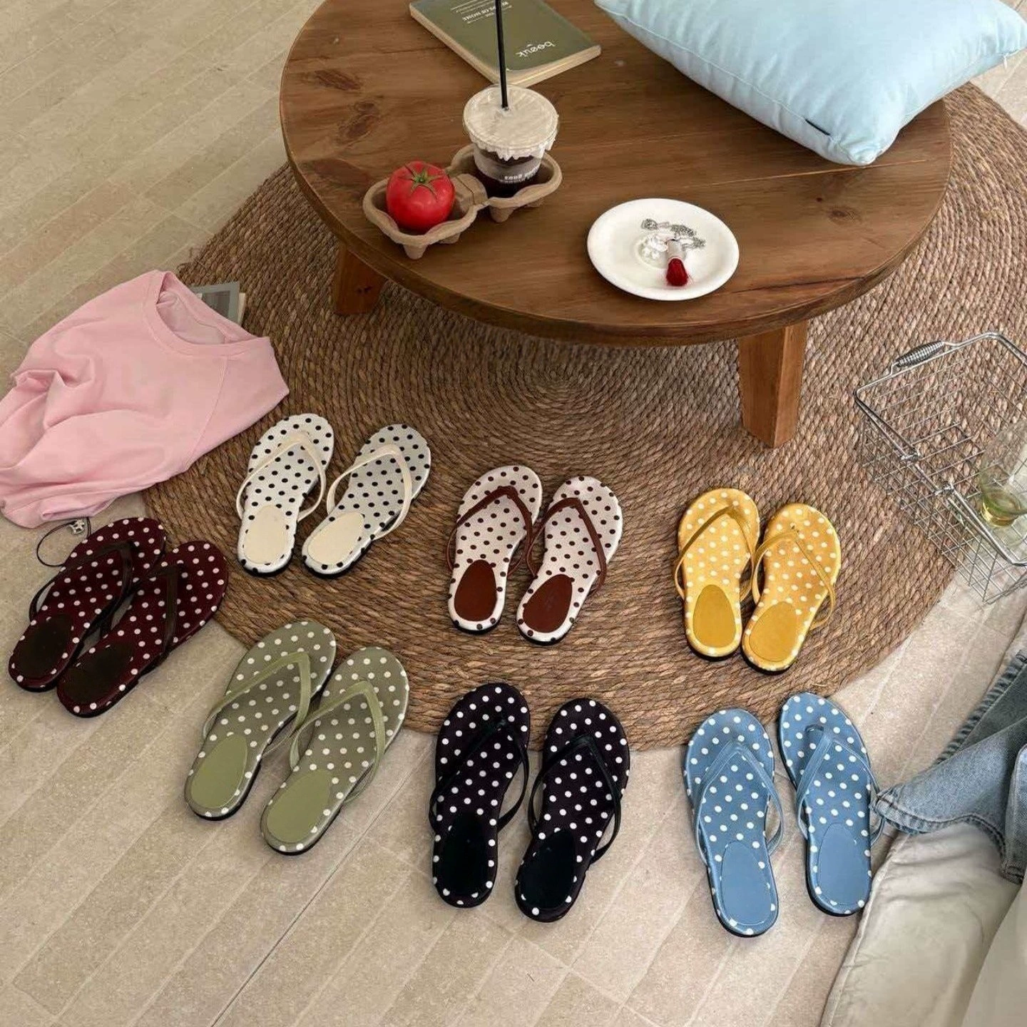 Chuyuji Frances Plano Clip Dedo Flip Flops Mulher 2026 Verão Novo Casual Bolinhas Sandálias · MOHE China shoe factory