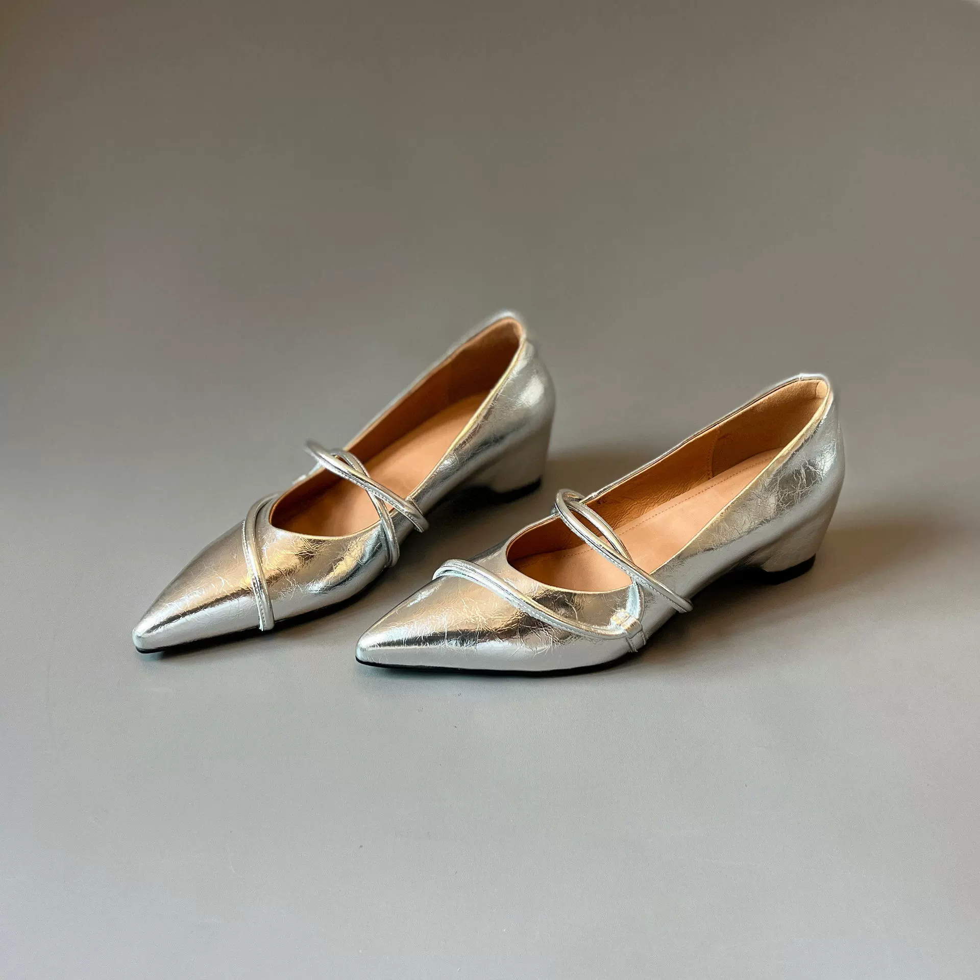 Mocassins à bout pointu femme, talon 5 cm, brides croisées, compensé, bureau · MOHE China shoe factory