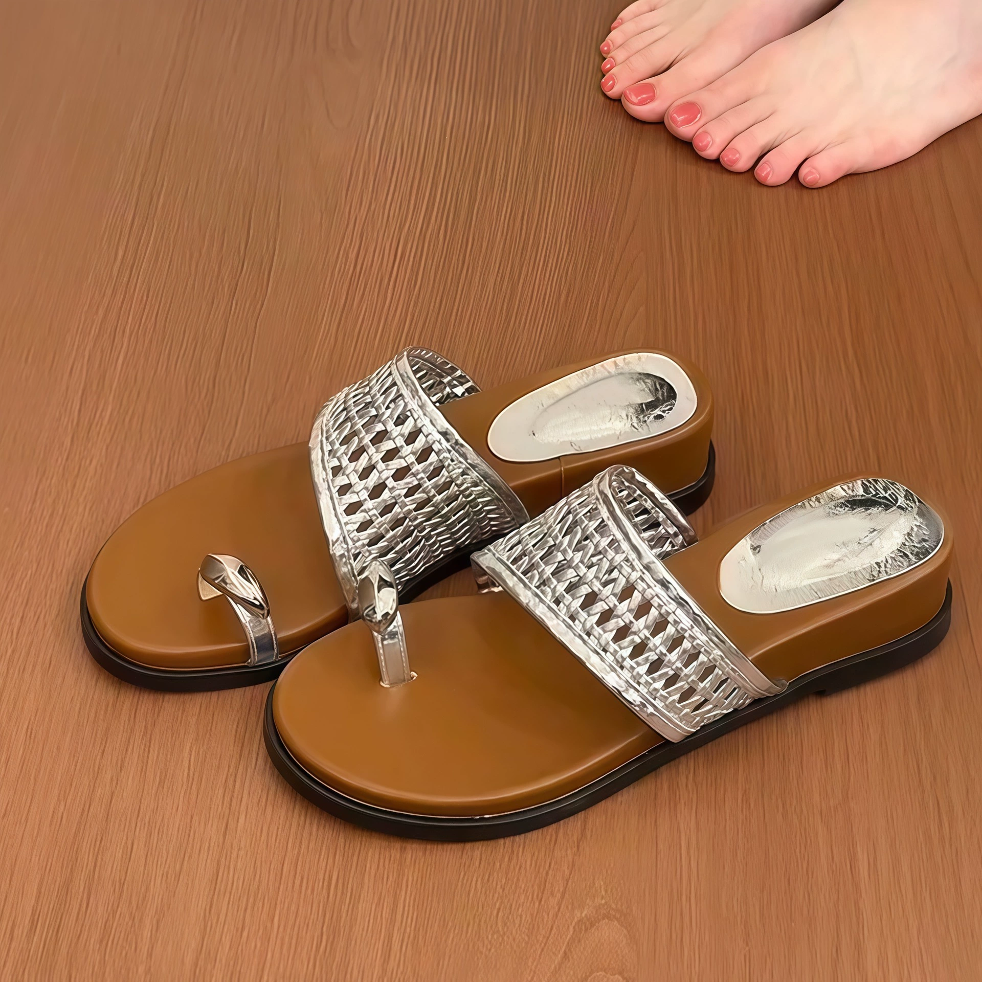 Sandales compensées femme boucle métal orteil, élégantes confort plage vacances · MOHE China shoe factory