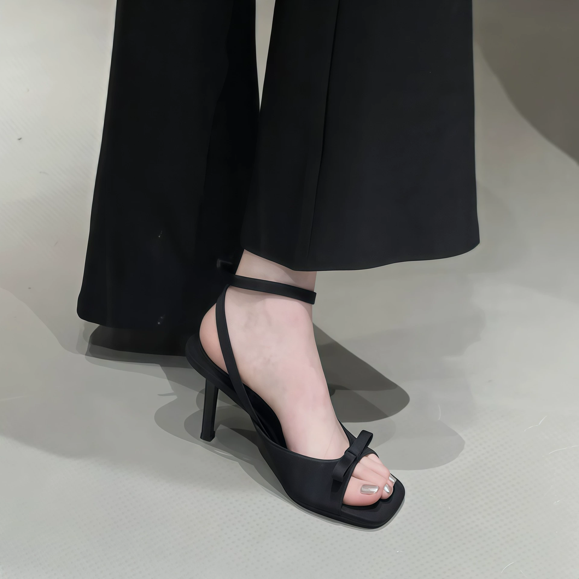 Sandales talon haut noires pour femme, été 2026, nouvelles, nœud beau stiletto français · MOHE China shoe factory