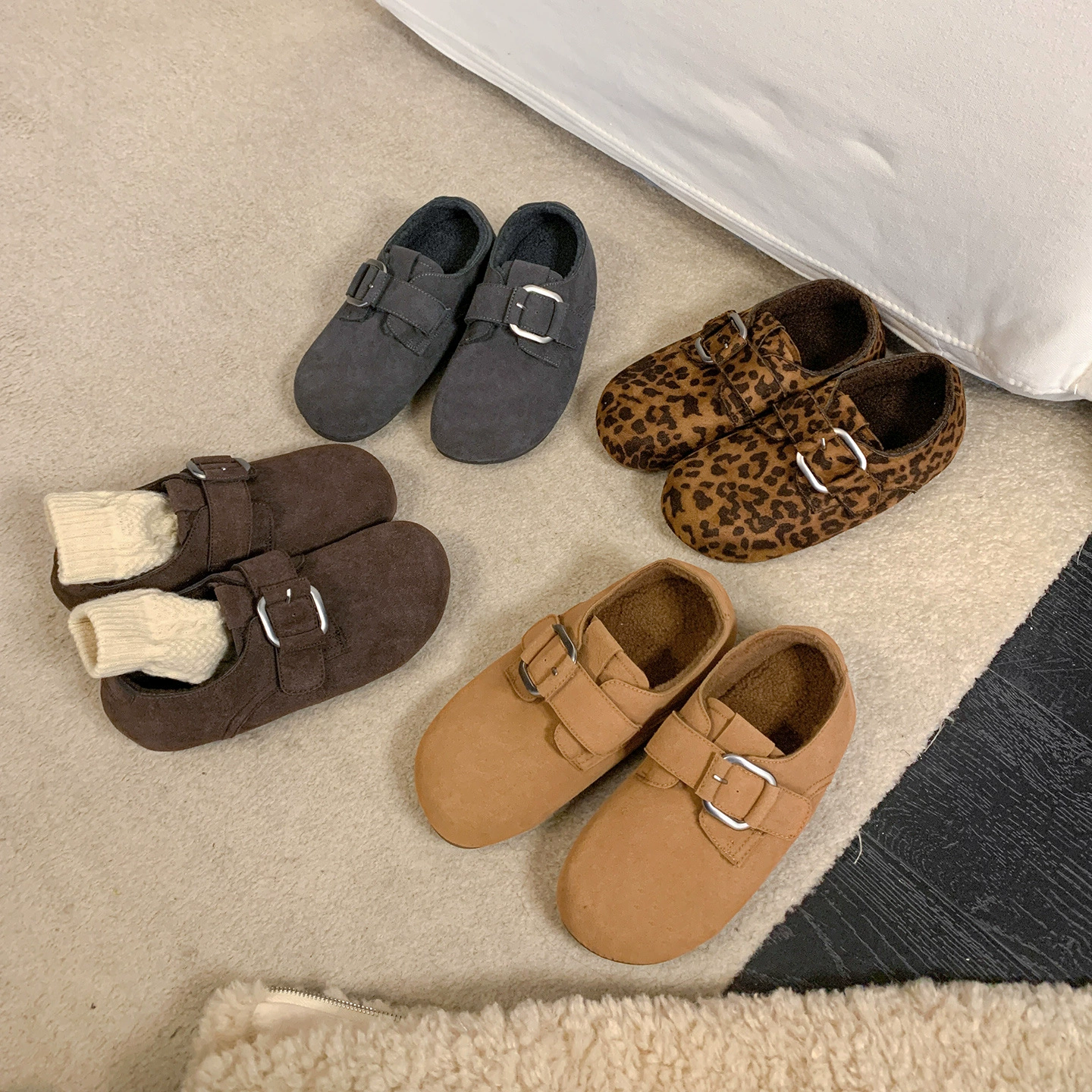 Thick Sole Moccasin Shoes for Women, New Winter Fashion Outdoor Full Fur Lined Warm Slip-On Cotton Shoes