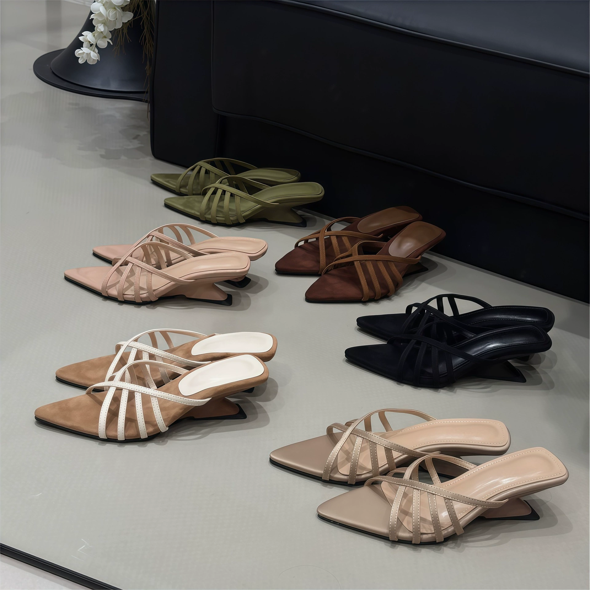 Chuyuji Mules compensées françaises pointues à bride fine pour femme, été 2026, élégantes romaines · MOHE China shoe factory