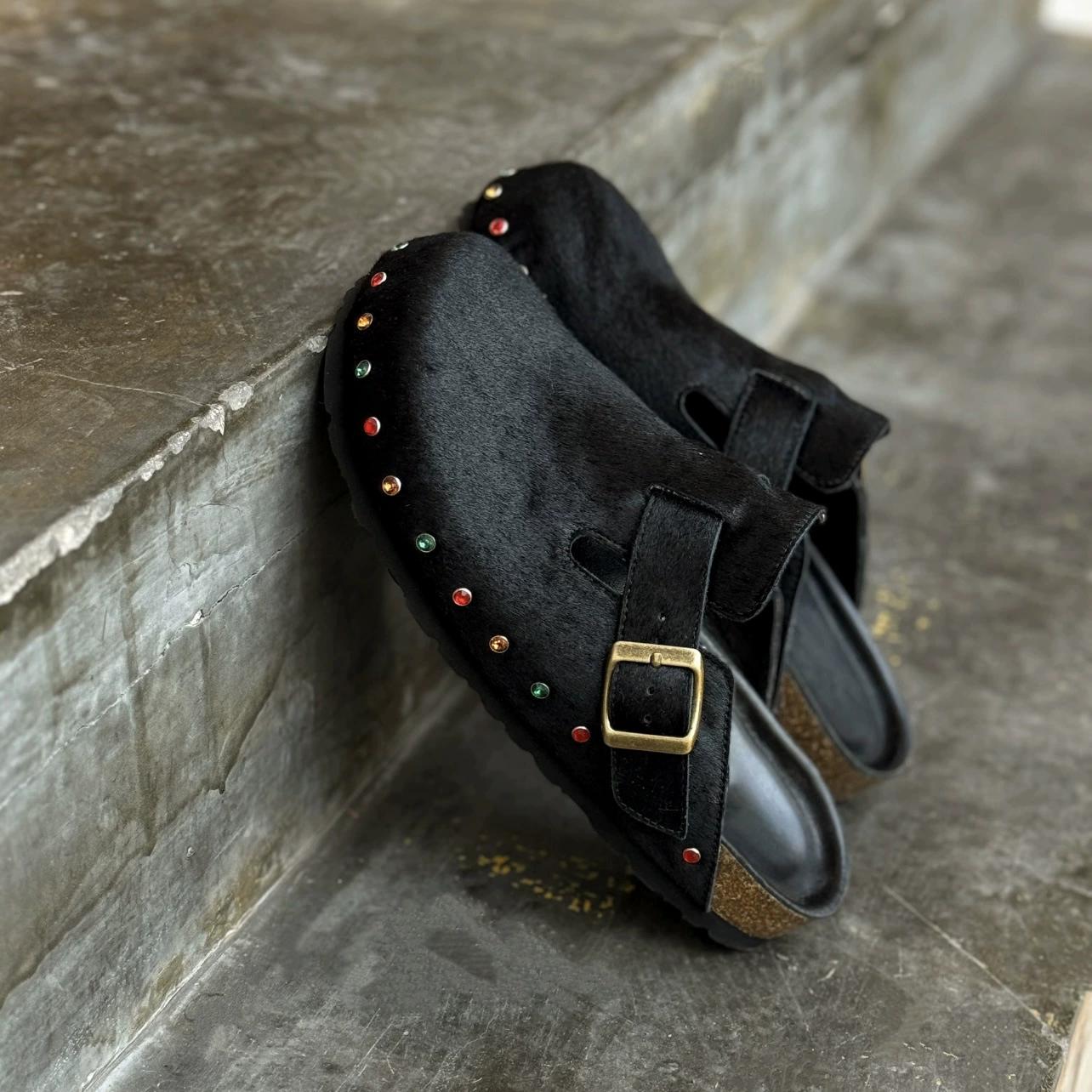 Sandalias Birkenstock de mujer hechas a mano con tachuelas y pedrería, chanclas retro casuales 2025