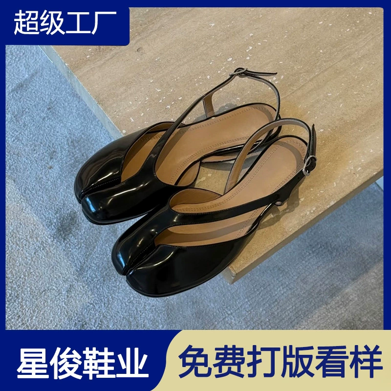 Sandales à boucle cheval bout fendu rétro pour femme 2026, plates printemps-été · MOHE China shoe factory