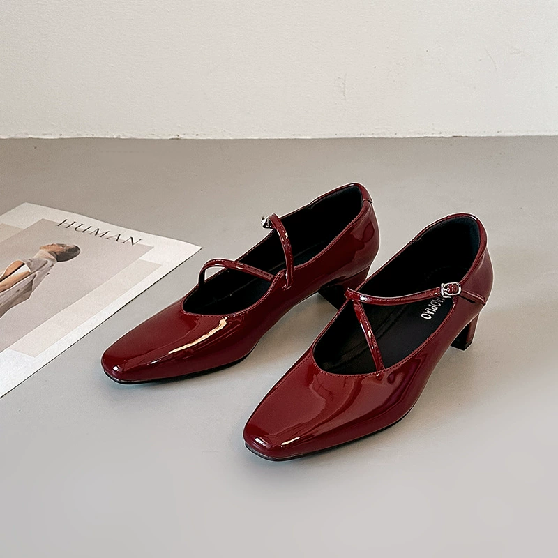 Chaussures Mary Jane françaises rouges en cuir souple pour femme, bout carré, talon bloc · MOHE China shoe factory