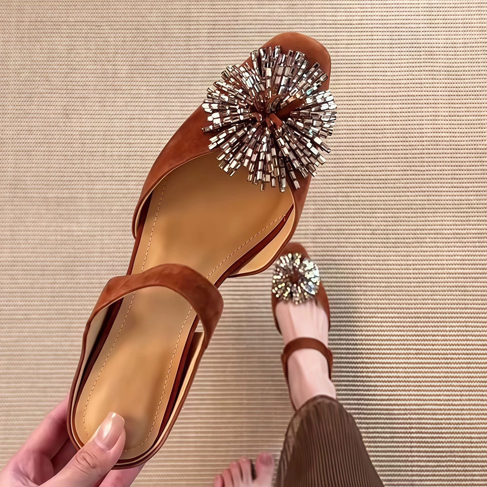 Mules à boucle cristal pour femme, talon bloc, slides Mary Jane · MOHE China shoe factory