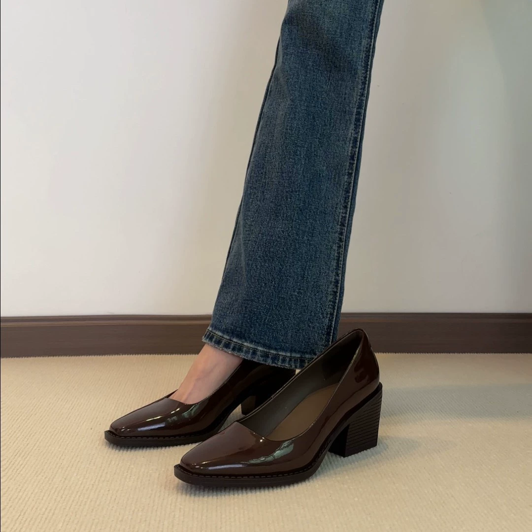 Sapatos Bico Quadrado em Couro Patent, Salto Grosso 7cm para Escritório Preto · MOHE China shoe factory