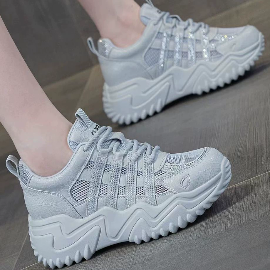 Chaussures compensées été pour femme petite taille mesh respirant semelle épaisse casual · MOHE China shoe factory