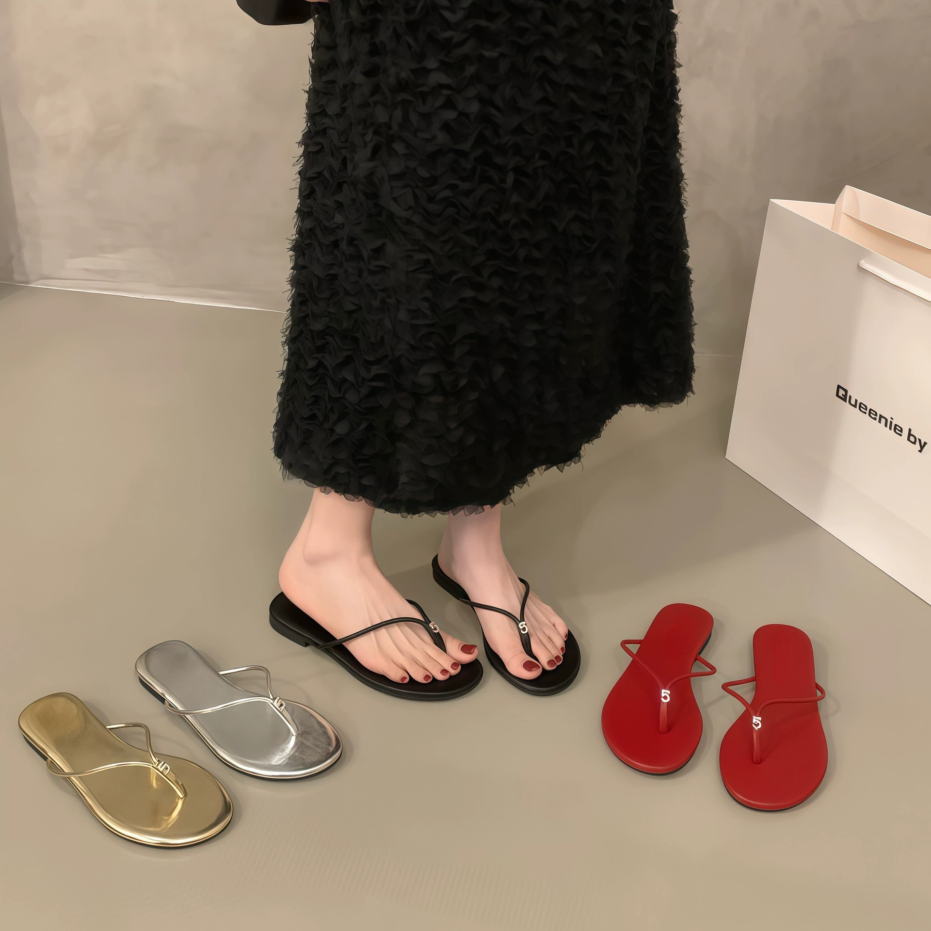 Chinelos Femininos Rasos com Anel no Dedo Verão 2026 Sola Macia Praia Férias · MOHE China shoe factory