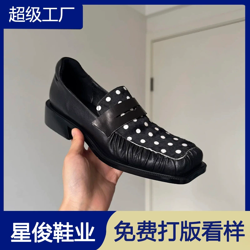 Mocasines de lunares arrugados retro para mujer 2026 Principios de primavera Chic Slip On Tacón grueso Zapatos frijol