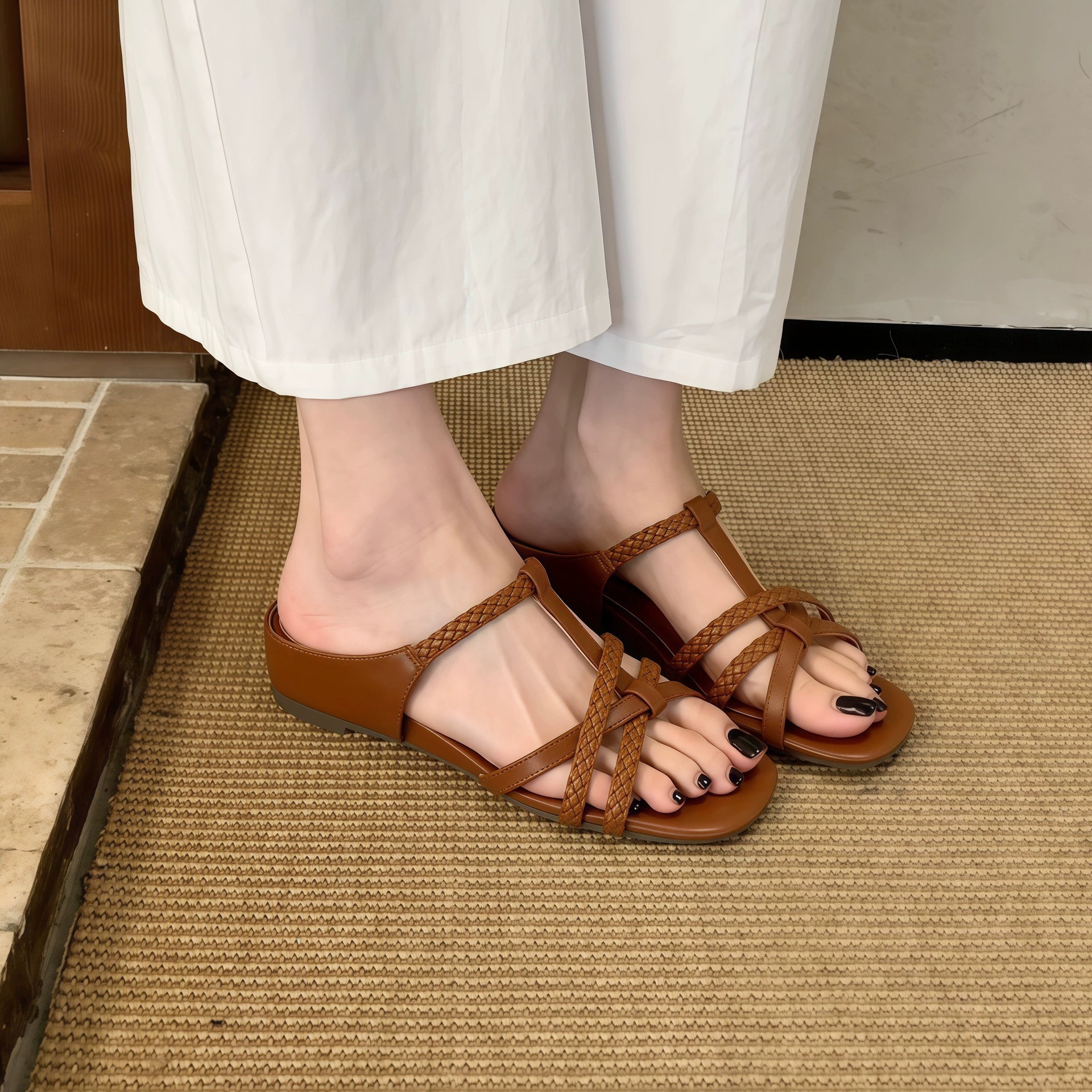Sandalias únicas tejidas de correa fina con tacón grueso para mujer, verano, punta cuadrada · MOHE China shoe factory