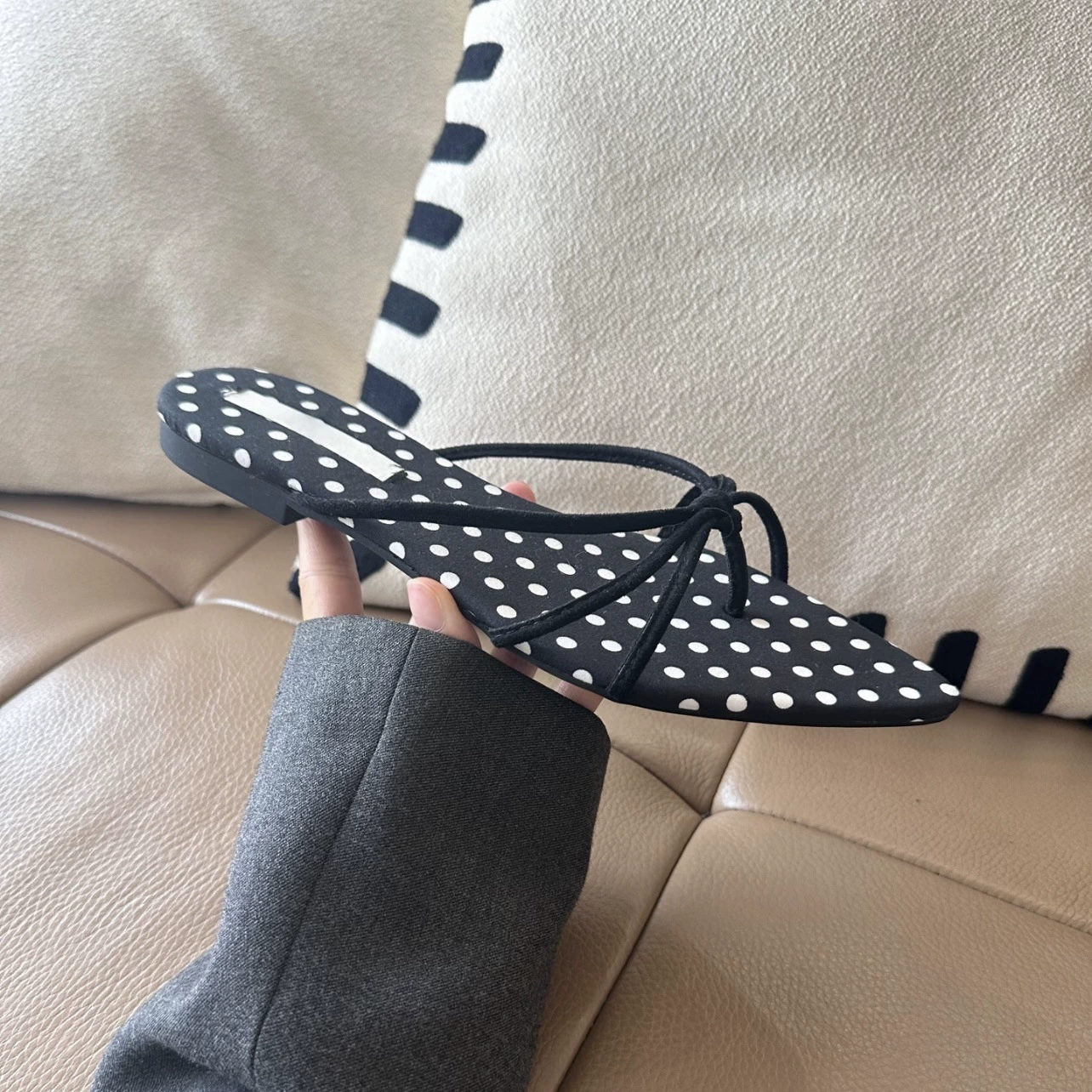 Verano Nuevas Chanclas Francesas Punta Afilada Abierta para Mujer 2025 Elegantes Casuales Playa