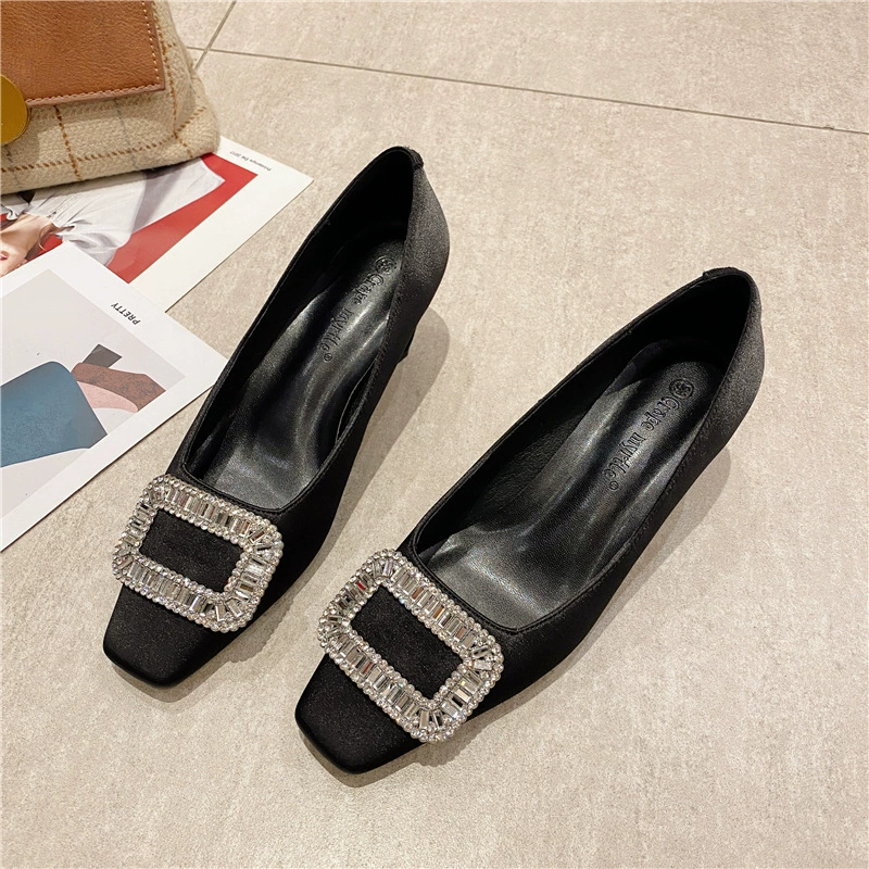 Boucle carrée talons hauts femmes 2026 printemps nouveau chunky talon cristal pointu chaussures 8829 · MOHE China shoe factory