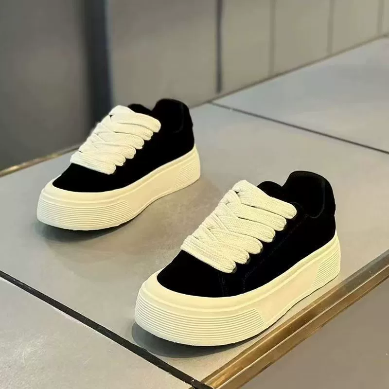 Herren Sommer 2026 Atmungsaktive Freizeit-Board-Schuhe, einzigartige dicke Sohle, erhöhend, schwarze Sneaker, Modell 2040 · MOHE China shoe factory