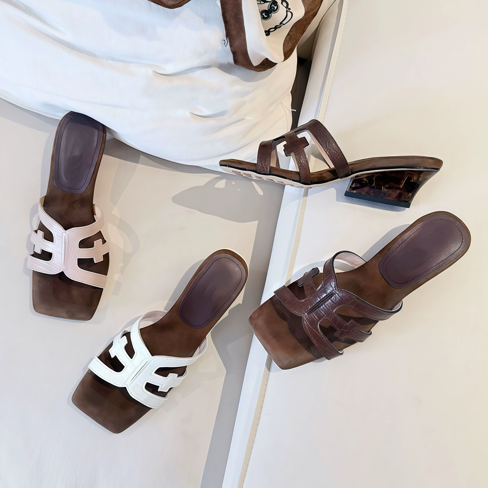 Damen Ausgeschnittene Mode Einzelriemen-Absatzsandalen Lässig Einfach Sommer · MOHE China shoe factory