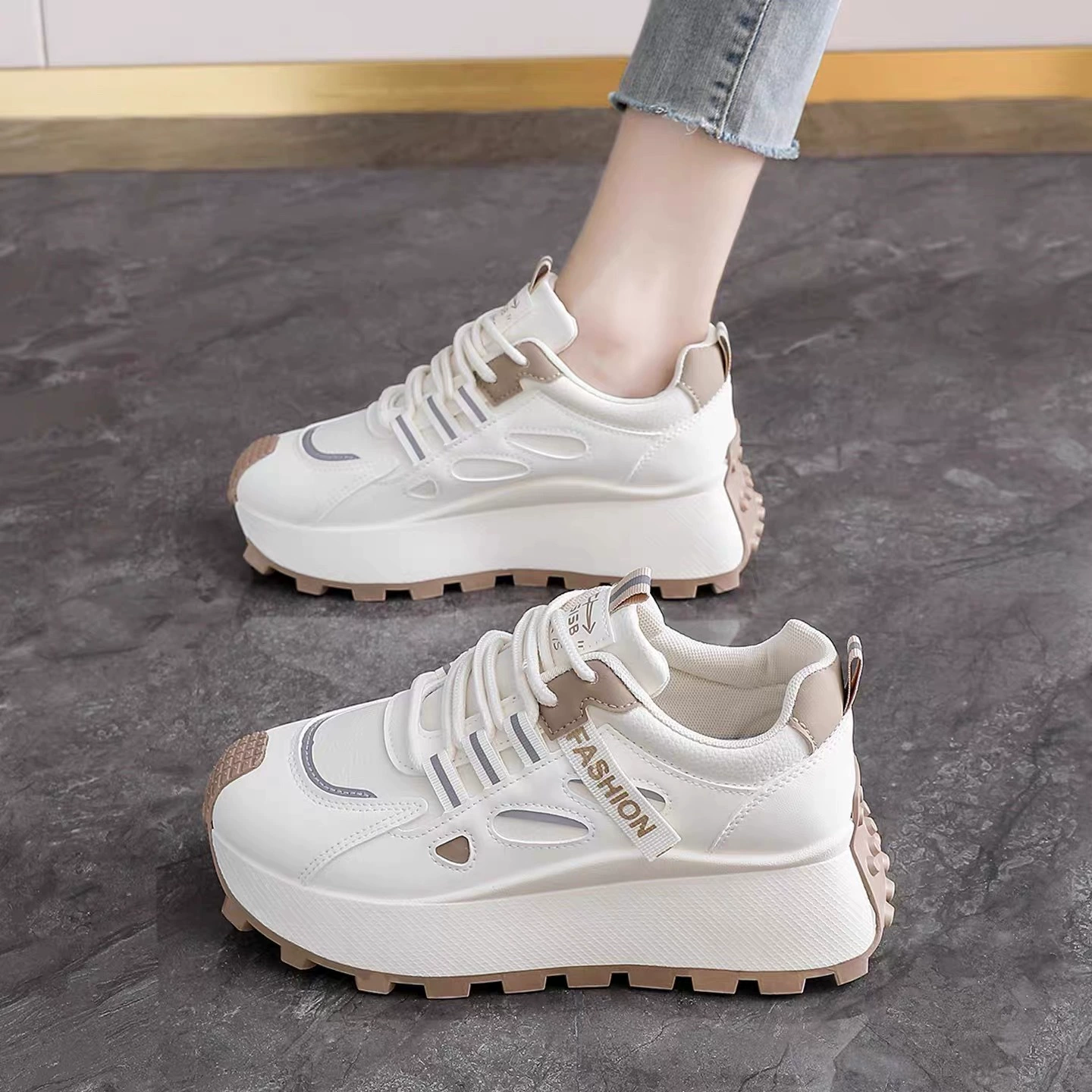 Sneakers mesh respirant femme printemps automne, style coréen semelle épaisse chaussures blanches · MOHE China shoe factory