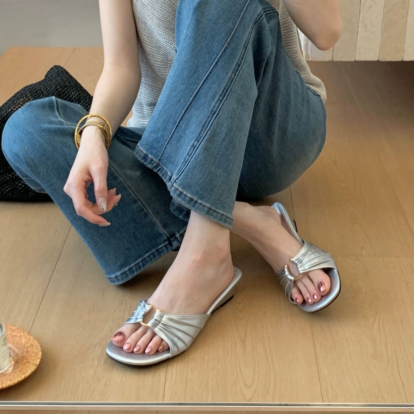 Chuyuji Französisch Feenstil Höhenzunahme Keilsandalen Damen Sommer 2026 Elegant Urlaub Dicksohle · MOHE China shoe factory