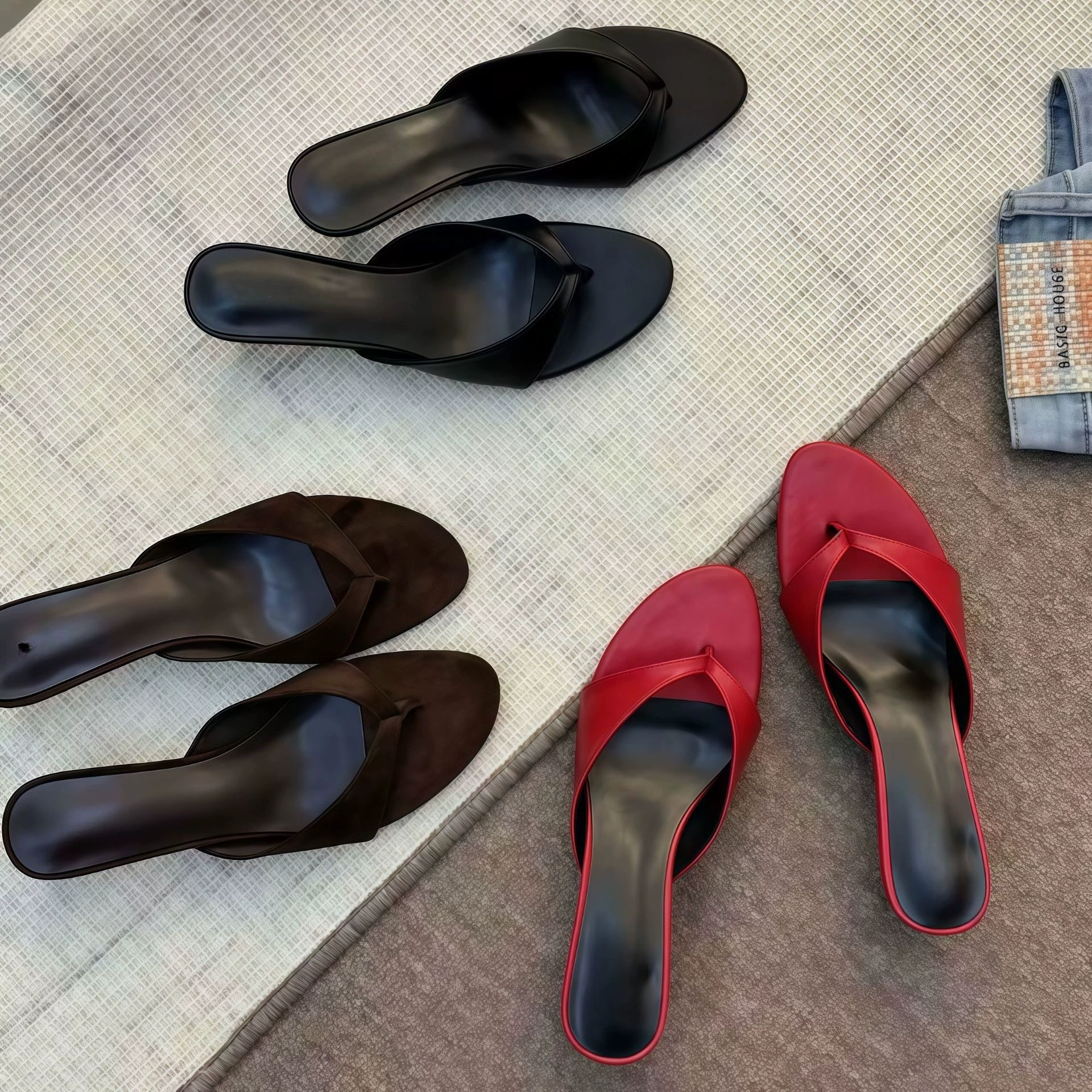 Chuyuji Bureau quotidien 2026 été nouveau tong françaises talon aiguille bride de cou-de-pied femme décontractées · MOHE China shoe factory
