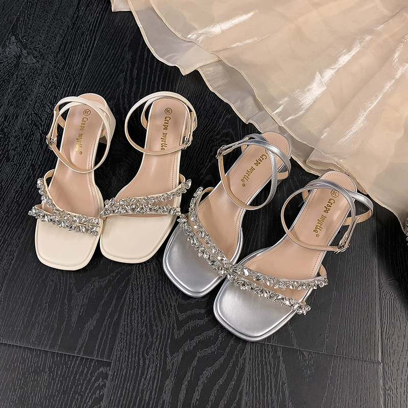 Sandálias Femininas Verão Strass Fivela Prata Tira Aberta Salto Bloco